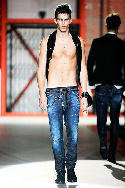 Look 37